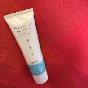 パールホワイト