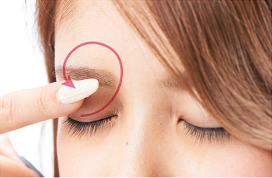 まぶたのマッサージ方法