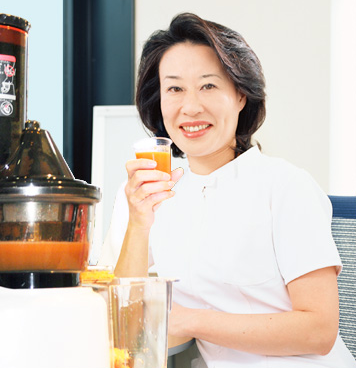 コールドプレスが自宅で作れる！クビンス ホールスロージューサー