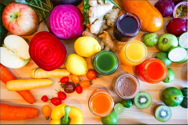 コールドプレスが自宅で作れる！クビンス ホールスロージューサーの2015年モデル