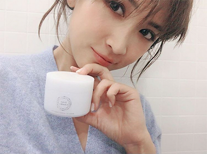 モデルの紗栄子さんもEclatCharme(エクラシャルム)を愛用中